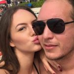 Tik su bikiniu: Aarono Perezo 16-metė mylimoji – pribloškiančios figūros