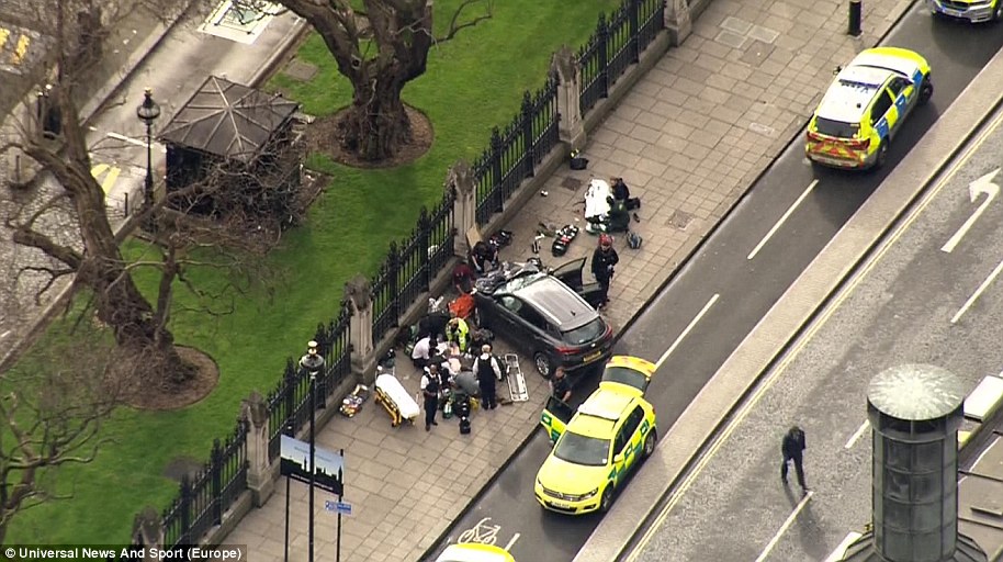 Naujausiais duomenimis, per teroristinį išpuolį Londone žuvo keturi žmonės