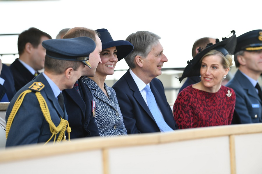 UUP Paminklas Britanija Veteranai Elþbieta Atidengimas  Karalienë Elþbieta II Londone atidengë paminklà Afganistano ir Irako karo veteranams. EPA-ELTA nuotr. Londonas, kovo 9 d. (ELTA). Didþiosios Britanijos karalienë Elþbieta II (Elizabeth II) atidengë paminklà Irako ir Afganistano karo veteranams. Iðkilmingoje monumento, sukurto ið akmens ir bronzos, atidengimo ceremonijoje ketvirtadiená dalyvavo ir kiti karaliðkosios ðeimos nariai. RS