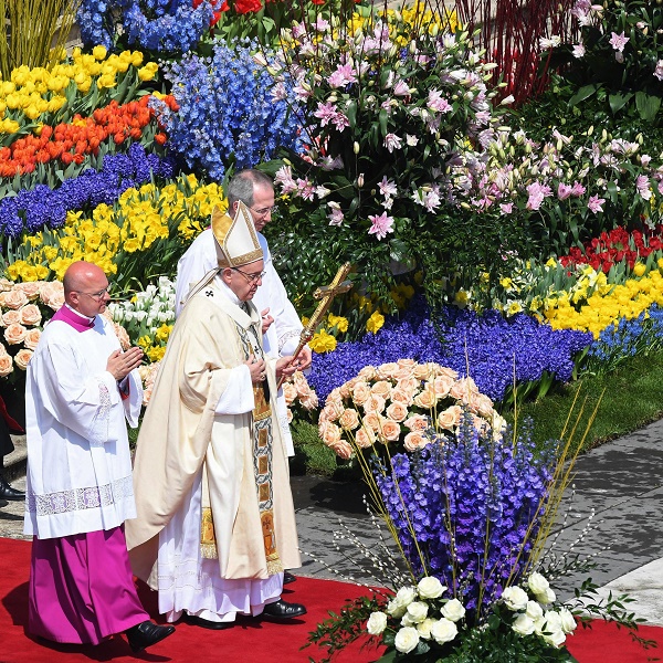 Popiežius palaiminime miestui ir pasauliui meldė taikos Sirijoje, Lotynų Amerikoje ir Ukrainoje