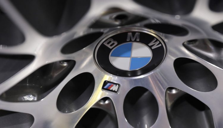 BMW britų padalinio darbuotojai pradeda pirmuosius streikus dėl pensijų