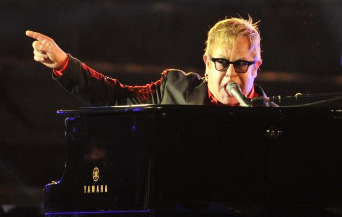 Eltonas Johnas per gastroles pasigavo „potencialiai mirtiną“ infekciją