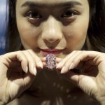 Honkongo aukcione už rekordinę sumą parduotas "Pink Star" deimantas