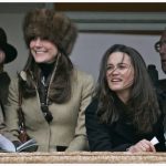 Paparacai pričiupo Kate Middleton po sesers mergvakario: puolė slėpti veido