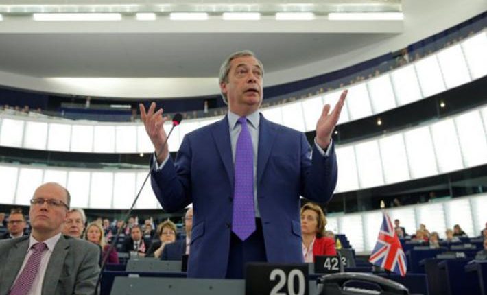 “Elgiasi kaip mafija”: Nigel Farage papeikė ES dėl nepagrįstų reikalavimų Britanijai