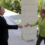 Su V. Putinu susitikusi A. Merkel vadina Rusiją „svarbia partnere„