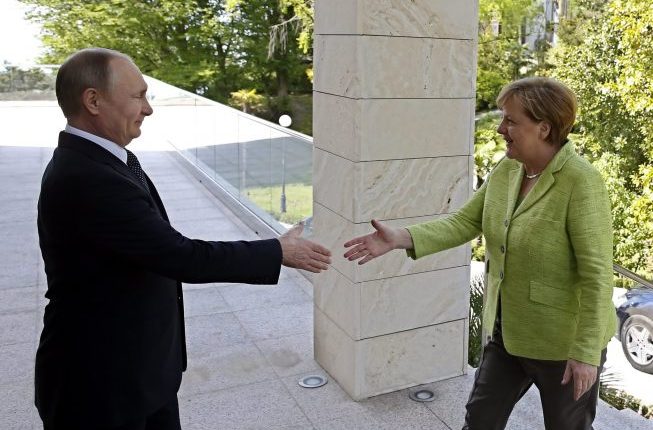 Su V. Putinu susitikusi A. Merkel vadina Rusiją „svarbia partnere„