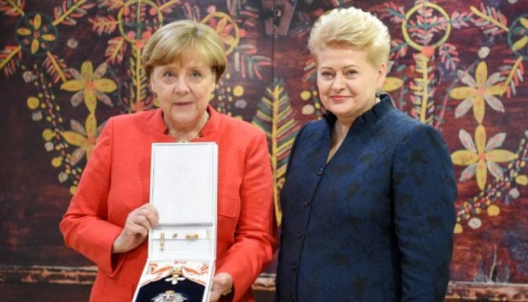 D.Grybauskaitė Vokietijos kanclerei A.Merkel įteikė valstybinį apdovanojimą