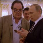 Holivudo grandas Stone'as perkėlė Putiną į JAV televiziją