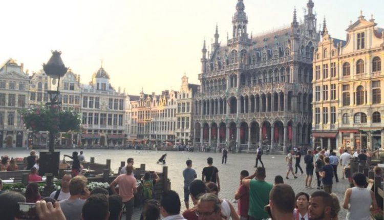 Panika Briuselyje: peršautas sprogmenų diržu apsijuosęs vyras