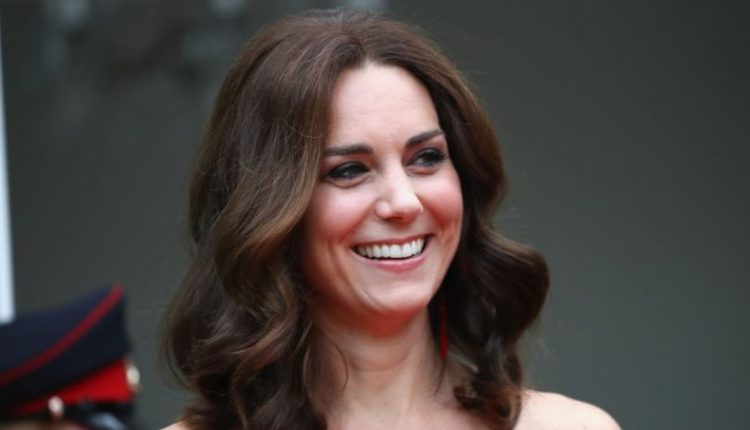 Hercogienė Kate Middleton skubiai paguldyta į ligoninę: laukiasi trečiosios atžalos?