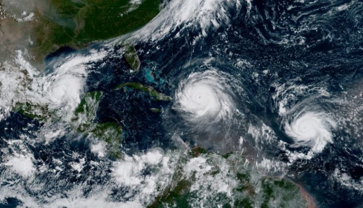 Tai, ko mokslininkai dar nebuvo matę: trys milžiniški uraganai vienu metu