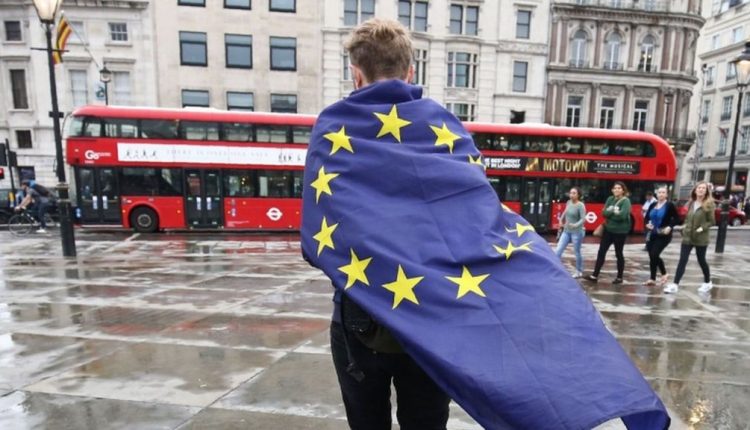 ES paliekantys britai turi „susimokėti“, sako Europos Komisijos vadovas