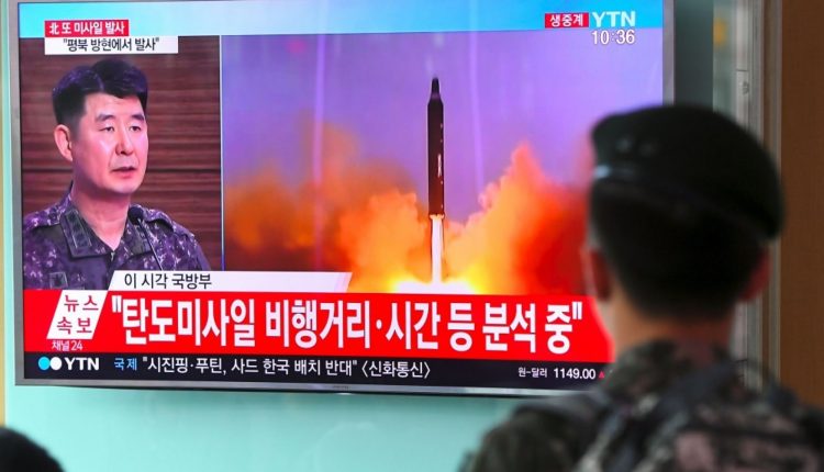 Šiaurės Korėja paleido vidutinio nuotolio balistinę raketą