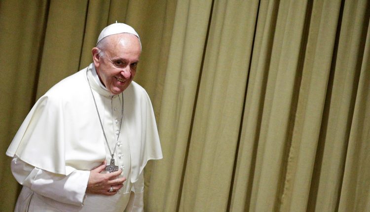 Popiežius pasisakė prieš technologijas padedančias žmogui pakeisti lytį