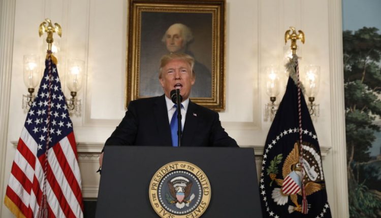 Donaldas Trumpas pristato JAV strategiją Irano atžvilgiu