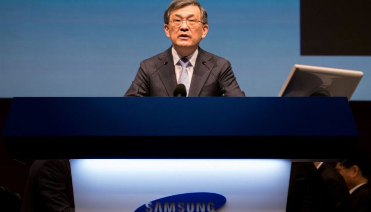 Atsistatydina „Samsung Electronics“ vadovas