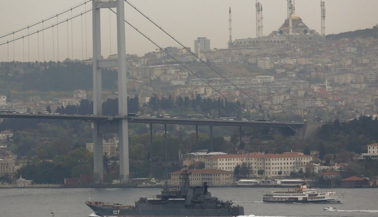 Juodojoje jūroje ties Stambulu nuskendo prekybos laivas su 10 turkų įgula