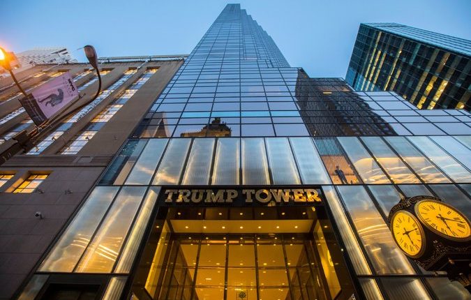 Niujorko dangoraižyje „Trump Tower“ kilo gaisras