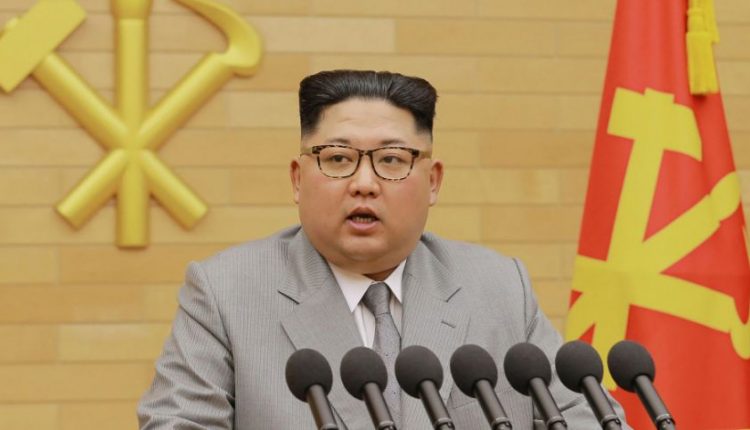 Naujas Kim Jong-uno aprangos stilius neliko nepastebėtas: ar tai reiškia švelnesnį toną?