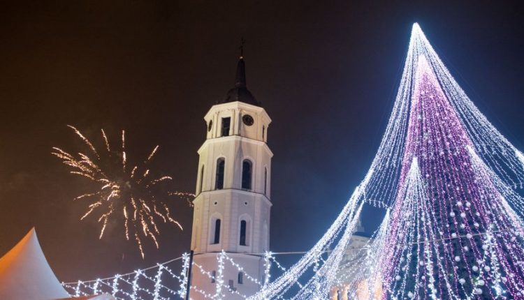 Lietuva sutiko 2018-uosius: Vilniuje – įvairiausių spalvų šventė