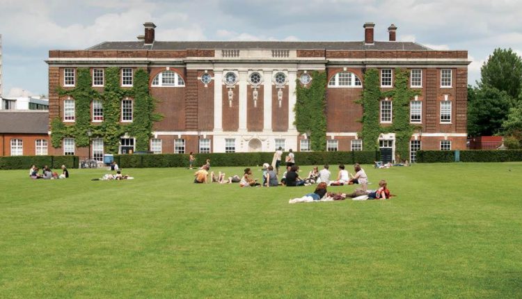 15 Anglijos  universitetų, į kuriuos lengviausia įstoti