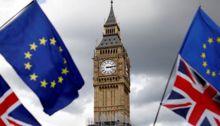 ES vyriausiasis derybininkas Londone tarsis su susiskaldžiusia Britanijos vyriausybe