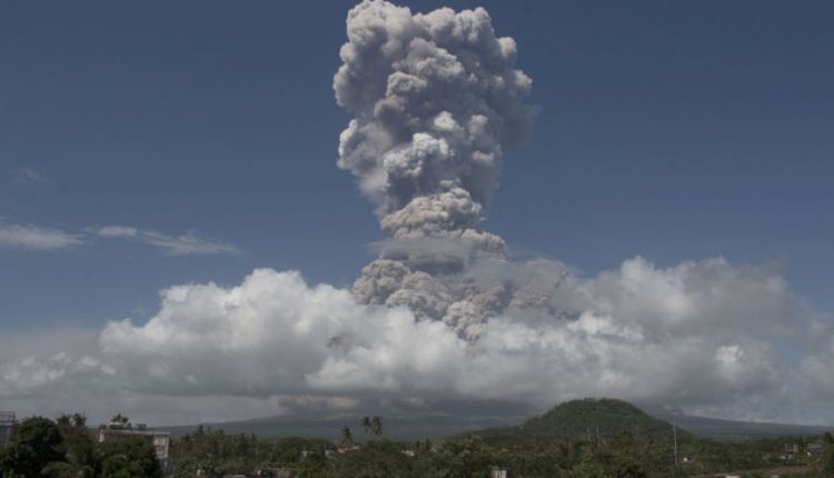 Aktyviausią Filipinų ugnikalnį sudrebino smarkus sprogimas