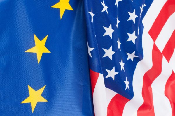 Paryžius ir Berlynas tvirtai palaiko JAV nepalankiai vertinamą ES gynybos paktą