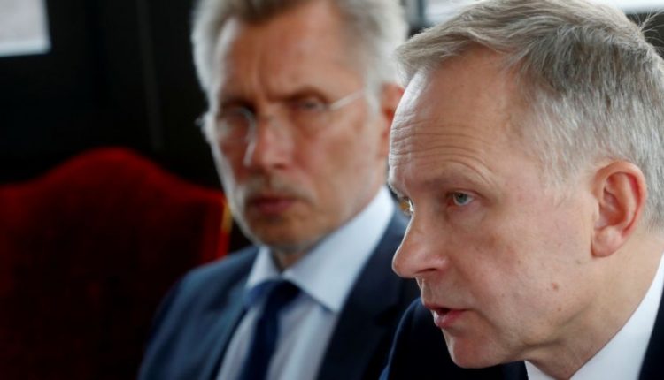 Į korupcijos skandalą įsipainiojęs Latvijos centrinio banko vadovas teigia nesitrauksiąs
