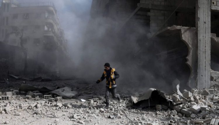 Nepaisant paskelbtų paliaubų, Damasko režimo pajėgos tęsia antskrydžius Rytų Gutoje