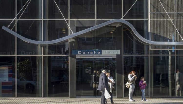 „The Guardian“: per Estijos „Danske Bank“ buvo plaunami V. Putino giminaičių pinigai