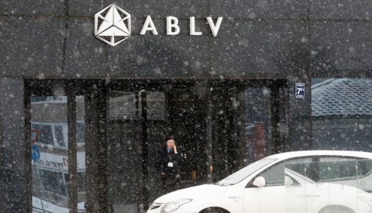 Latvijos bankų reguliuotojas konstatuoja ABLV indėlių nepakankamumą, tai gali reikšti likvidavimo pradžią