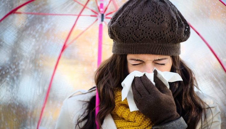 Pajutote pirmuosius peršalimo simptomus? Mokslas siūlo greitą receptą išgyti