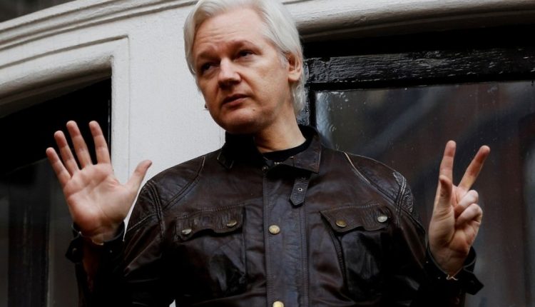 JK teismas paliko galioti arešto orderį J.Assange’ui