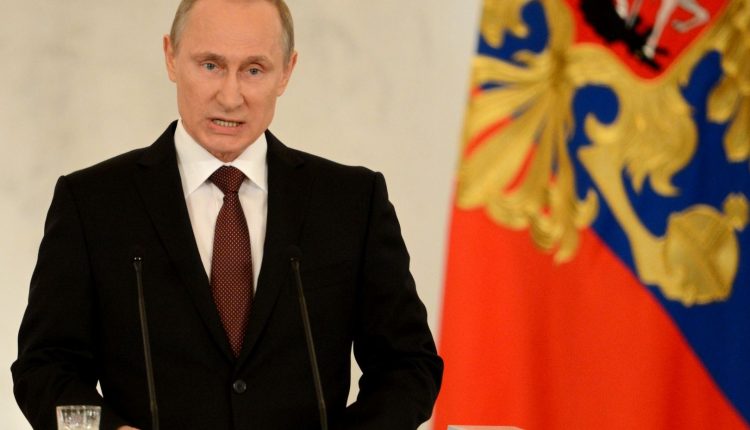 Putinas Krymo aneksijos klausimą 2014 metais iškėlė per pasitarimą „siaurame rate“, sako buvęs deputatas