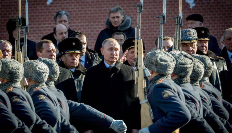 V. Putino perrinkimas: kai rinkimų kampaniją pakeičia žvanginimas ginklais