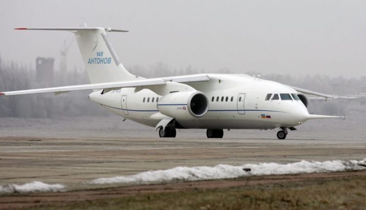 Šalia Katmandu oro uosto sudužo Bangladešo keleivinis lėktuvas