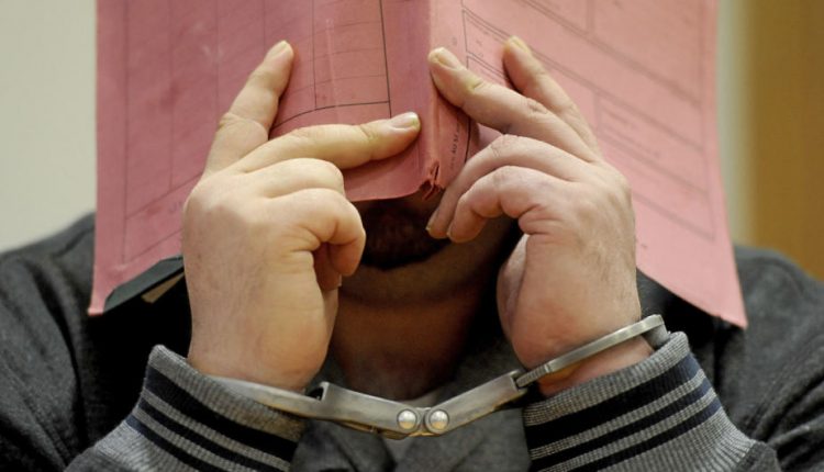 Vokietijoje kalinamas slaugytojas spalį bus teisiamas dėl 97 pacientų nužudymo