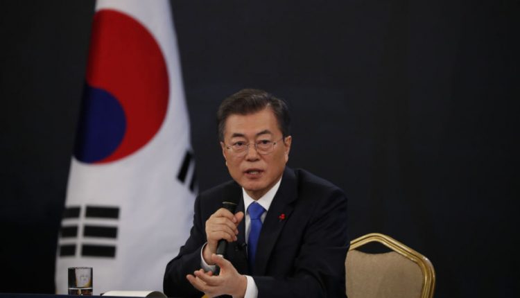 Pietų Korėjos lyderis įžvelgia daugiau kliūčių Šiaurės Korėjos nuginklavimui