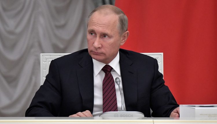 Rusijos prezidento rinkimų pažeidimai: pluoštai balsalapių, prievarta ir gudrybės