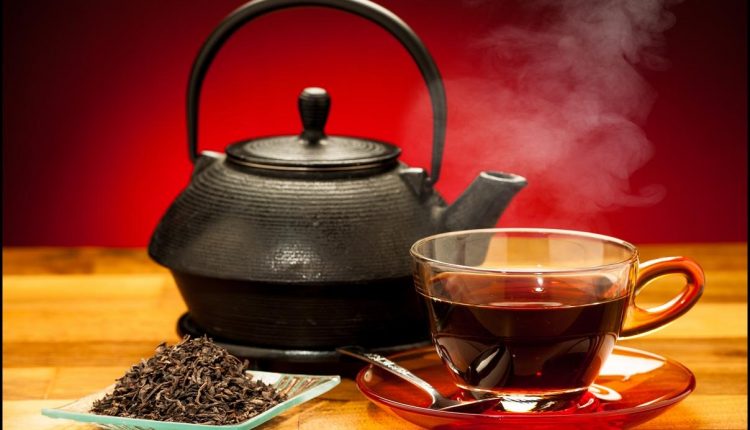 Gerkite juodąją arbatą, ir dar 5 patarimai turintiems aukštą kraujospūdį