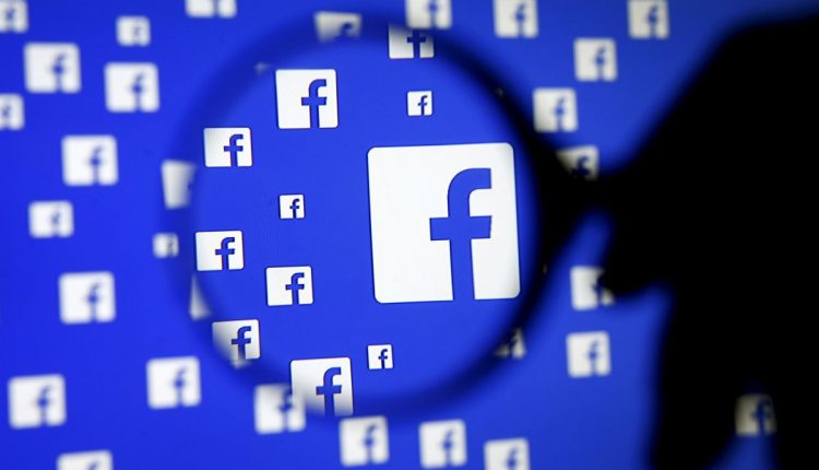 Parodė, kaip pamatyti tikrąsias melagingas žinutes: „Facebook“ jas matote kasdien