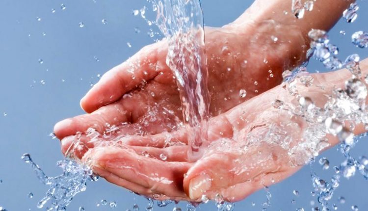 Karštas vanduo nenuplauna jūsų rankų geriau nei vėsus