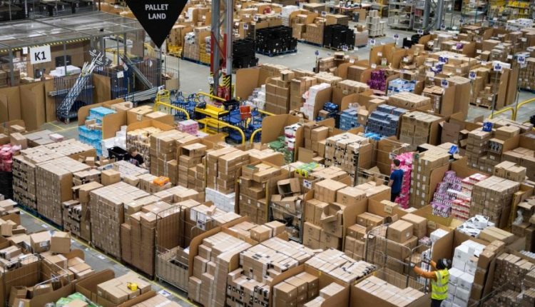 Likus savaitei iki Kalėdų „Amazon“ darbuotojai Vokietijoje pradėjo streiką