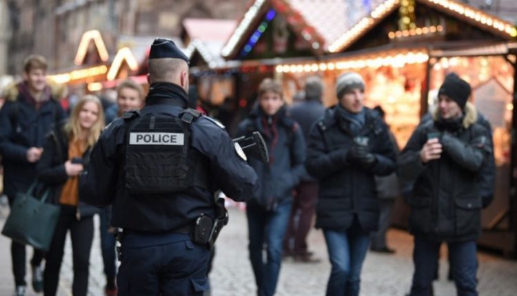 Strasbūre po atakos vėl atidaroma kalėdinė mugė